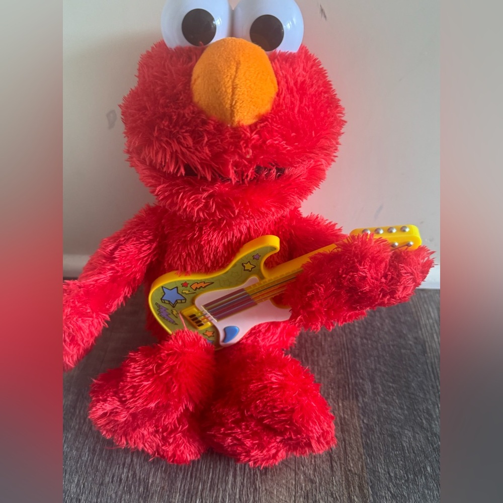 Sesame Street‎ Rock and Rhyme Elmo Talking Singing Plush Toy Stuffed Animal